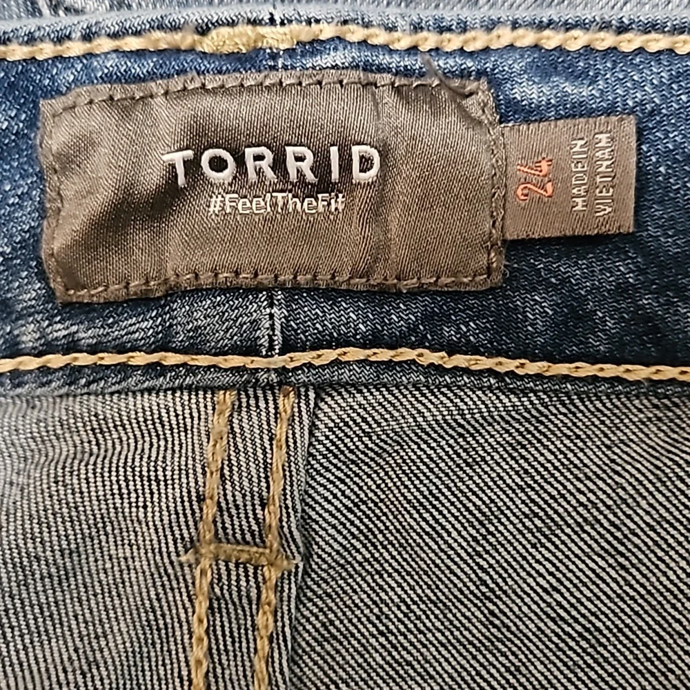 Torrid Jean Shorts 24 (Pride) - Picture 6 of 7